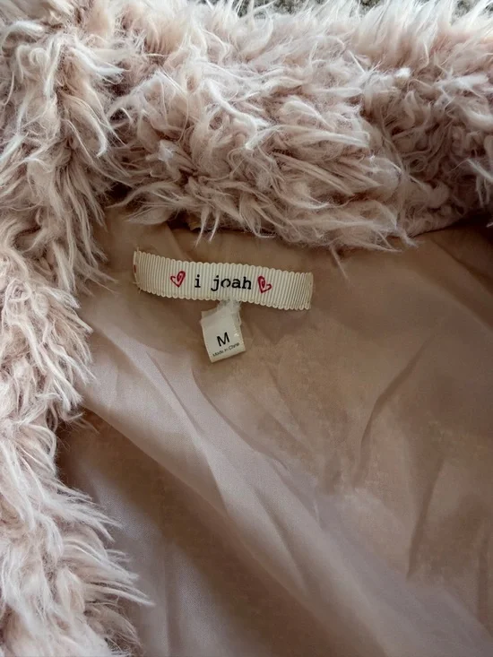 i joah Blush Faux Fur Shawl Collar Vest w/ Pockets - Picture 2 of 5